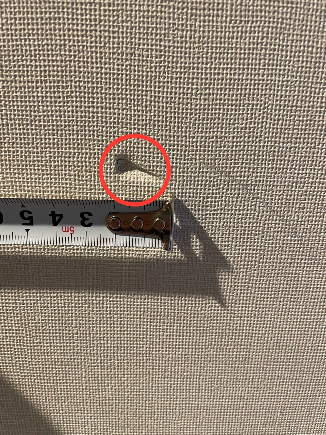 室内の床や壁の凹み・穴